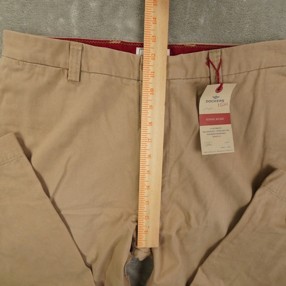 Docker's Iconic Khaki Flat Front Pants Relaxed Straight Fit Men's 36x30 NWT